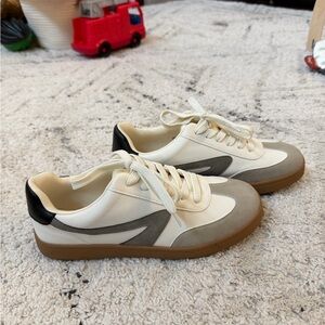 Dolce Vita Women's Sneakers in White and Gray